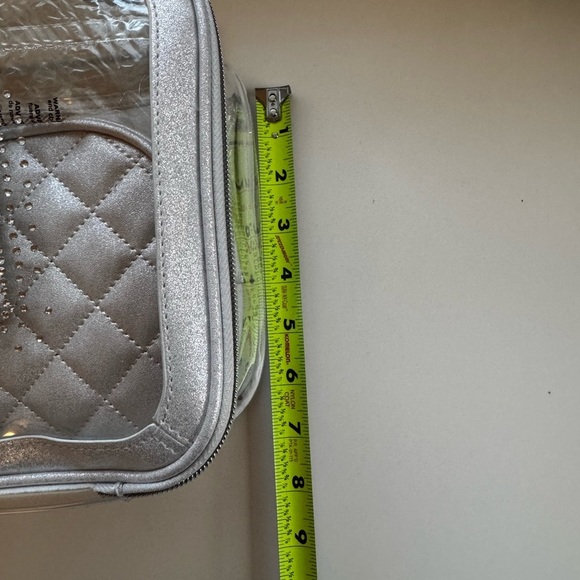 Set 3 Silver Quilted Women's Travel Bags NWT - Picture 4 of 5